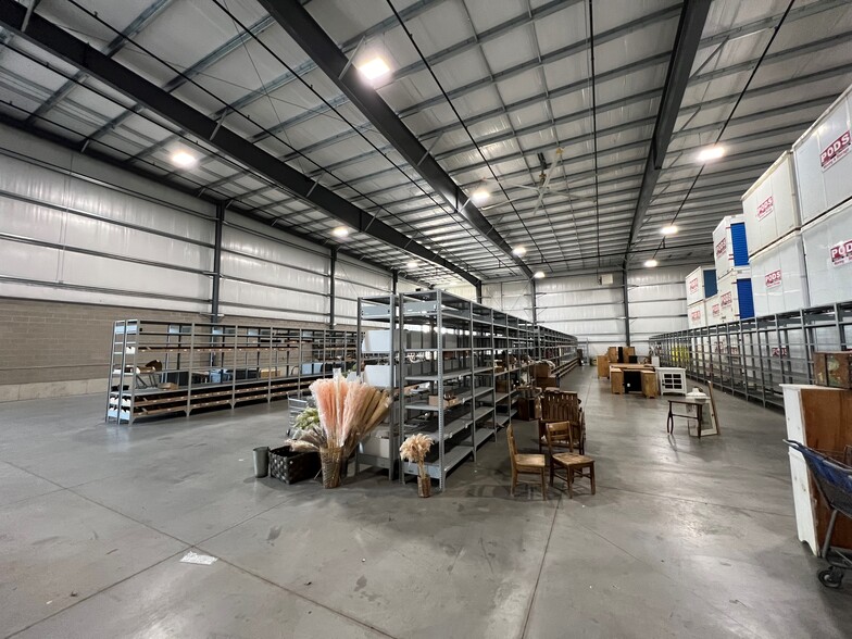 More Photos Of 2801 W Evergreen Dr, Appleton Warehouse For Lease
