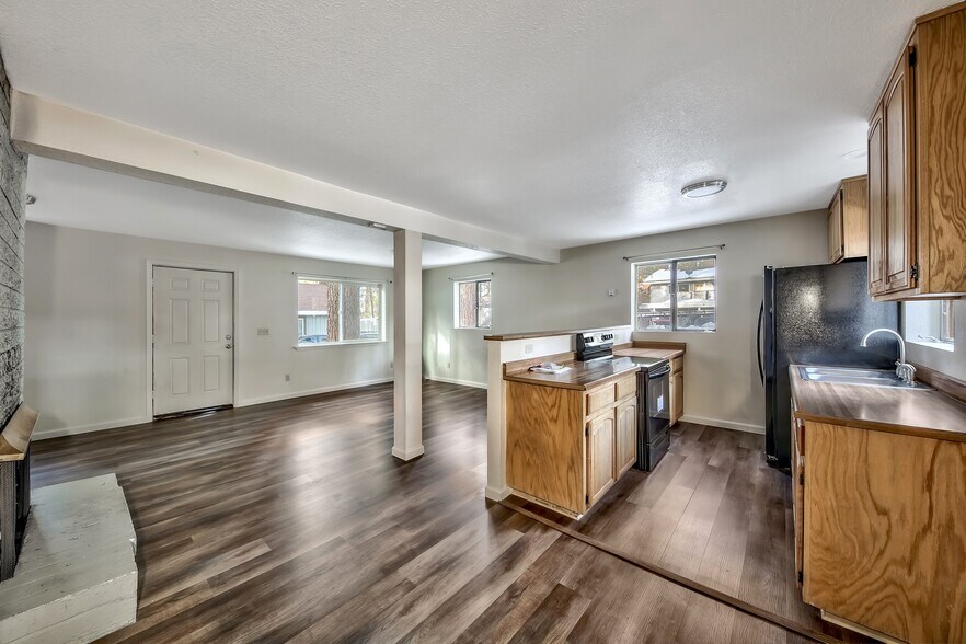 More Photos Of 1036 Moss Rd, South Lake Tahoe Apartments For Sale