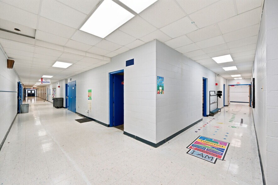 More Photos Of 320 E Miracle Strip Pky, Mary Esther General Retail For Sale