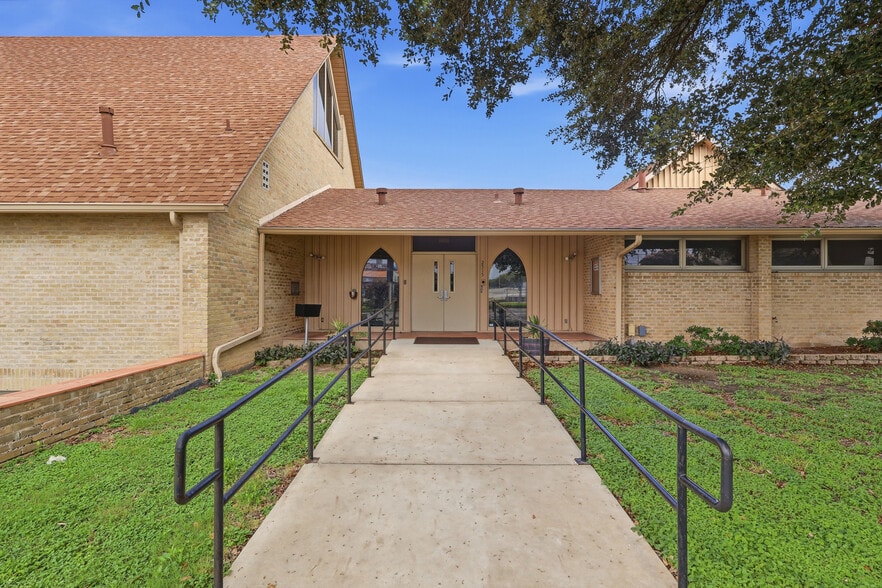 More Photos Of 2515 Austin Hwy, San Antonio Religious Facility For Sale
