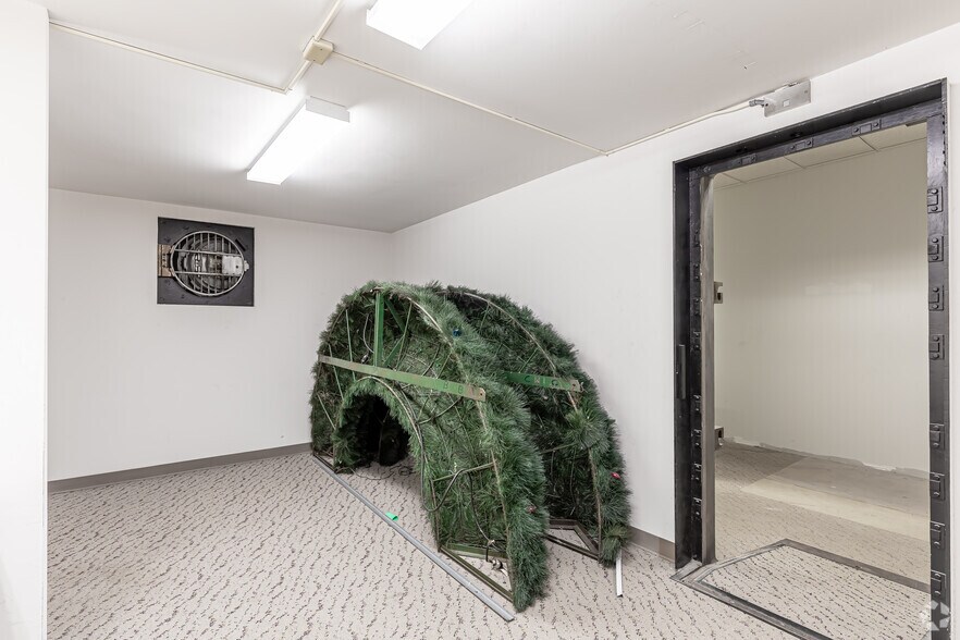 More Photos Of 1391 Main St, Springfield Office For Lease