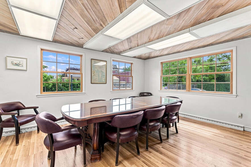 More Photos Of 17 Orchard St, New Bedford Office For Sale