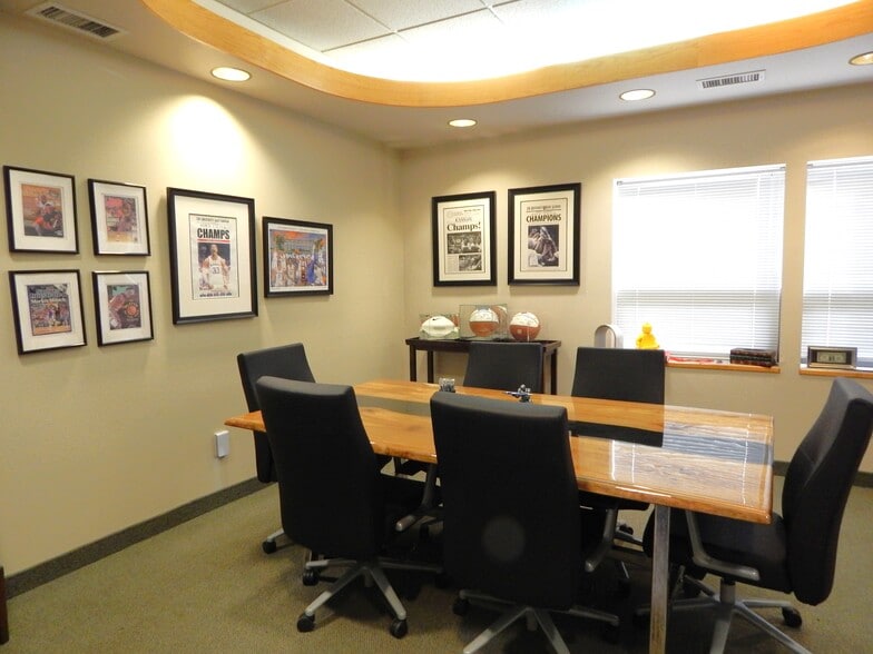 More Photos Of 2270 NW Aviation Dr, Roseburg Warehouse For Lease