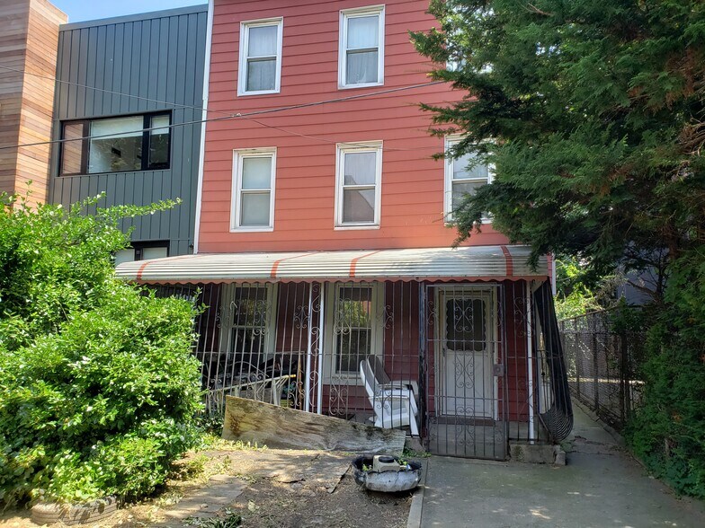 More Photos Of 319 Prospect Pl, Brooklyn Storefront Retail Residential For Sale