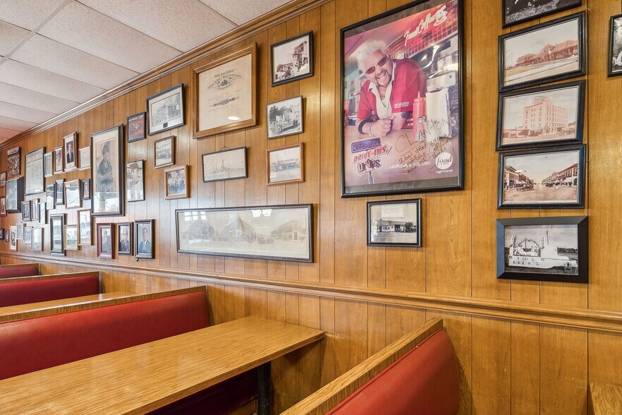 More Photos Of 319 E Illinois Ave, Vinita Restaurant For Sale