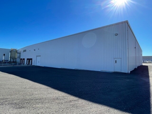 More Photos Of 71 Folsetter Dr, Paris Industrial For Lease