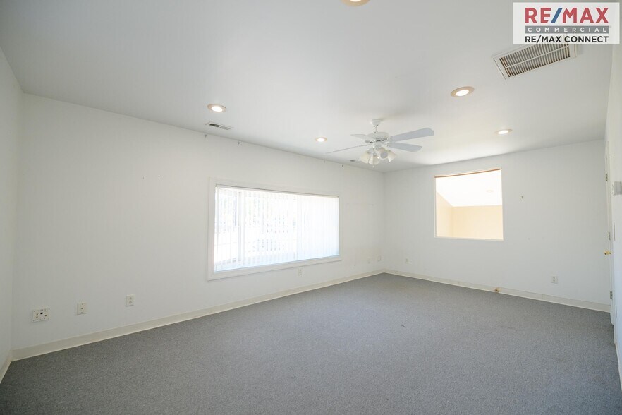 More Photos Of 5333 George Washington Mem Hwy, Yorktown Freestanding For Sale