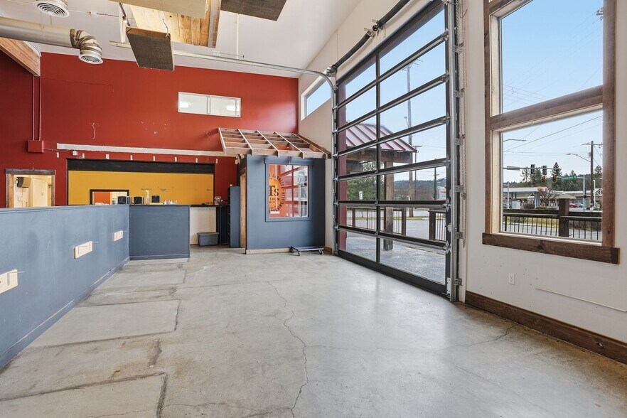 More Photos Of 4110 S Bowdish Rd, Spokane Light Distribution For Lease