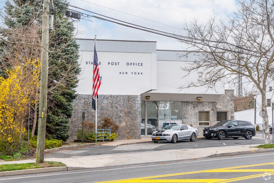 More Photos Of 309 Main St, Islip Office For Lease