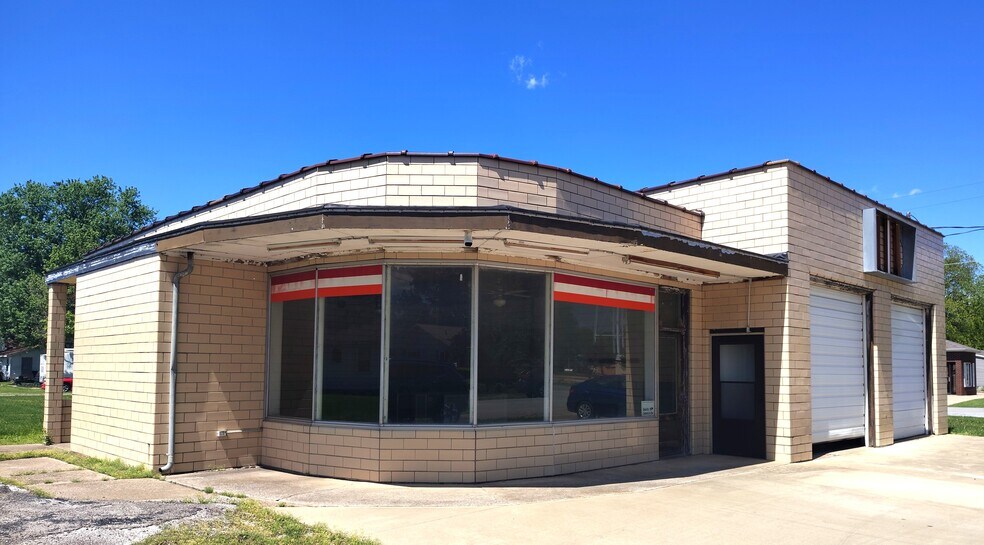 More Photos Of 39 N Walnut St, Tamaroa Specialty For Sale