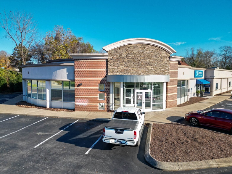 More Photos Of 1430 Madison St, Clarksville Bank For Lease