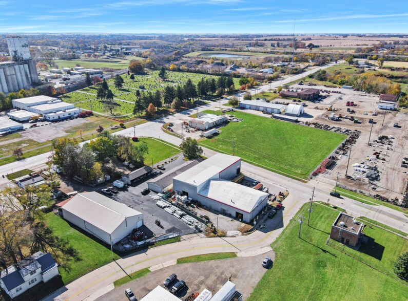 More Photos Of 107 Caroline St, Bloomington Warehouse For Sale