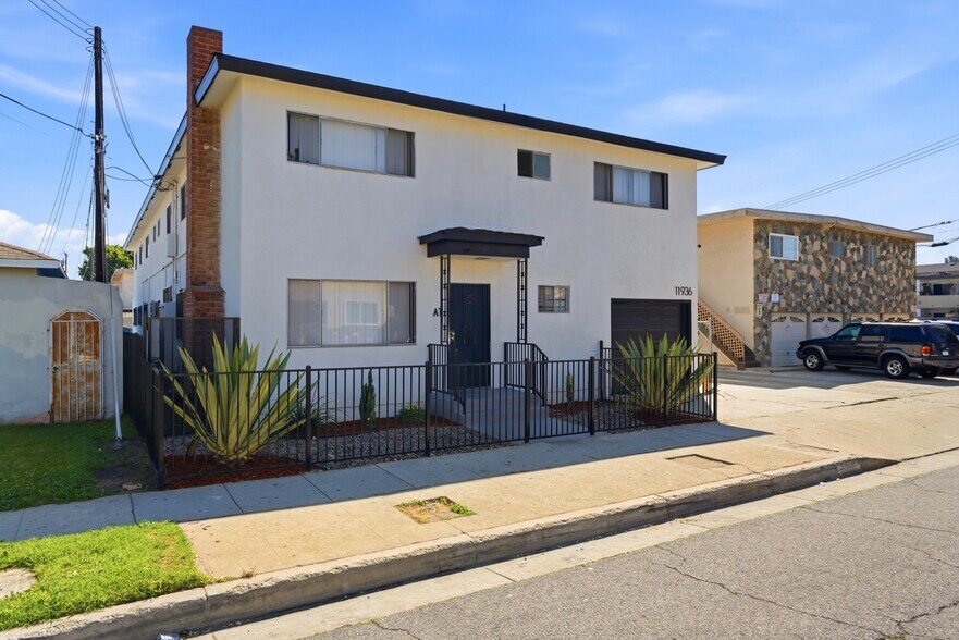 More Photos Of 11936 Grevillea Ave, Hawthorne Apartments For Sale