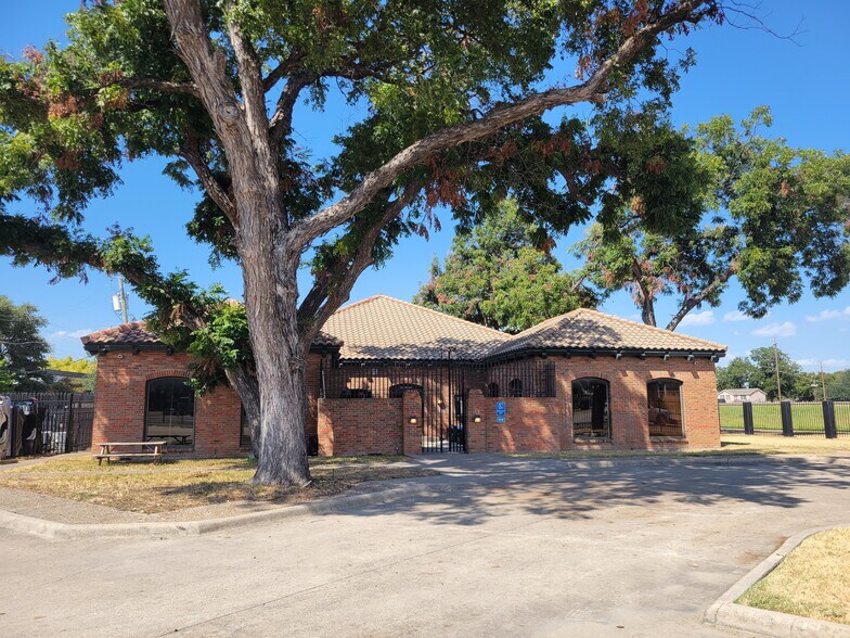 More Photos Of 2323 N Walton Walker Blvd, Dallas Office For Sale