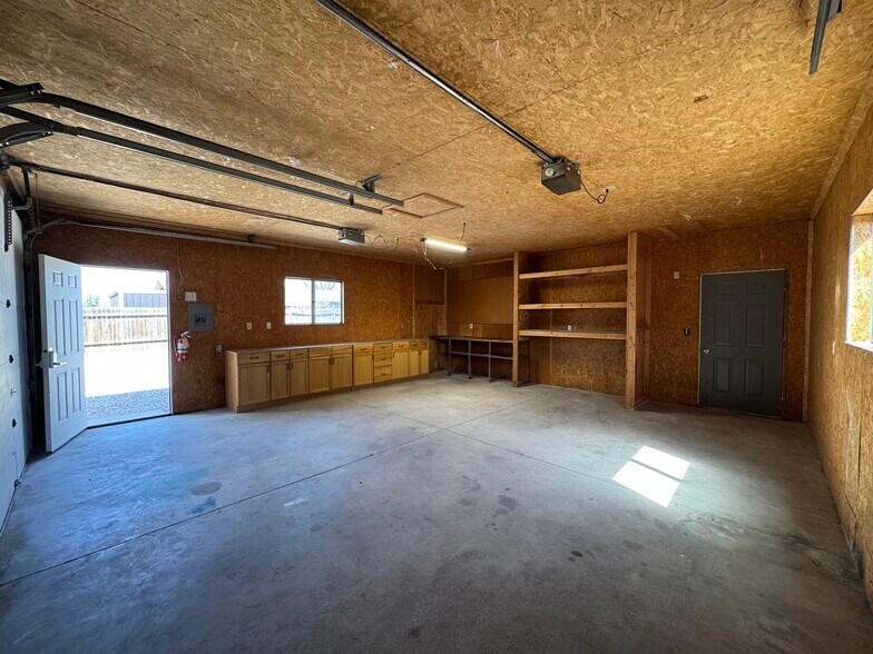 More Photos Of 216 N Whitley Dr, Fruitland Office For Sale