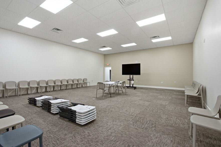 More Photos Of 635 Fairfield Dr, Merced Movie Theatre For Sale