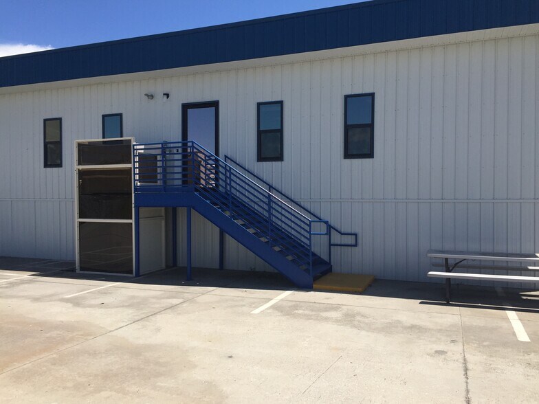 More Photos Of 901 McCloskey Blvd, Tampa Warehouse For Lease