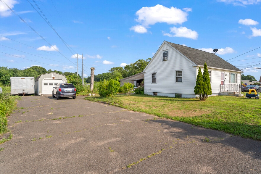 More Photos Of 846-850 S Colony Rd Rd, Wallingford Storefront For Sale