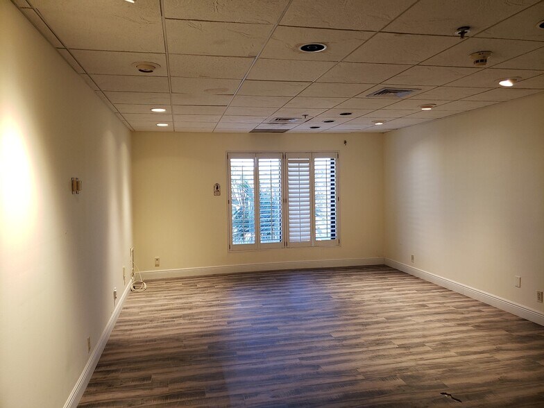 More Photos Of 2055 Liberty St, Hollywood Service For Lease