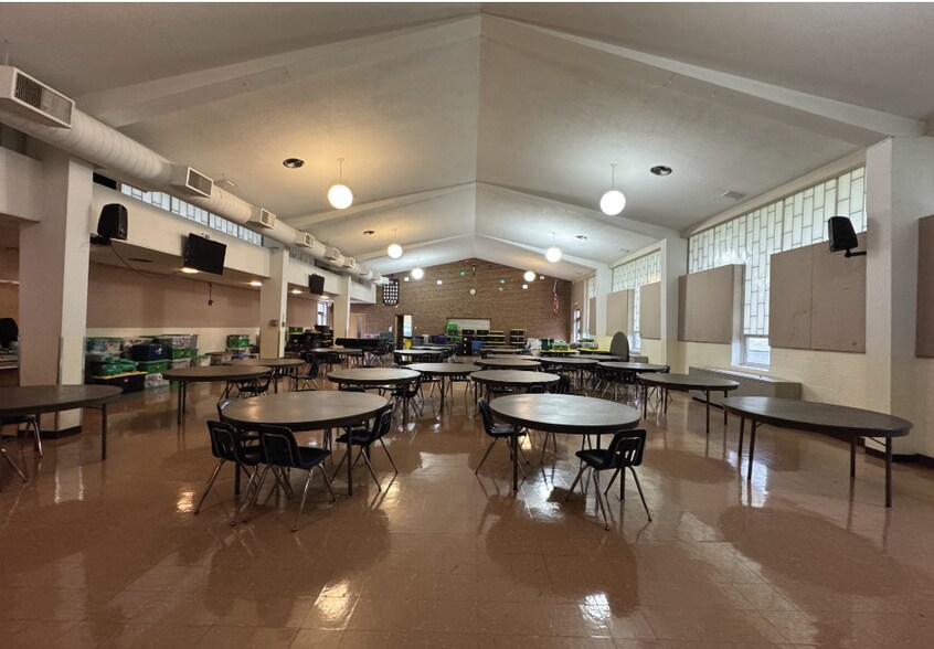 More Photos Of 3500 Saint Catherine St, Florissant Specialty For Sale