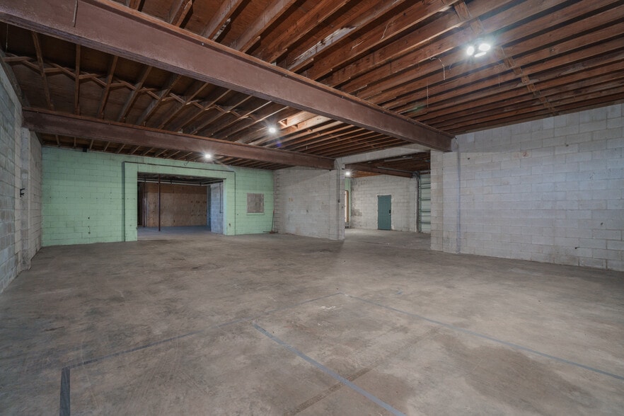 More Photos Of 1919 Drummond Ave, Panama City Distribution For Lease