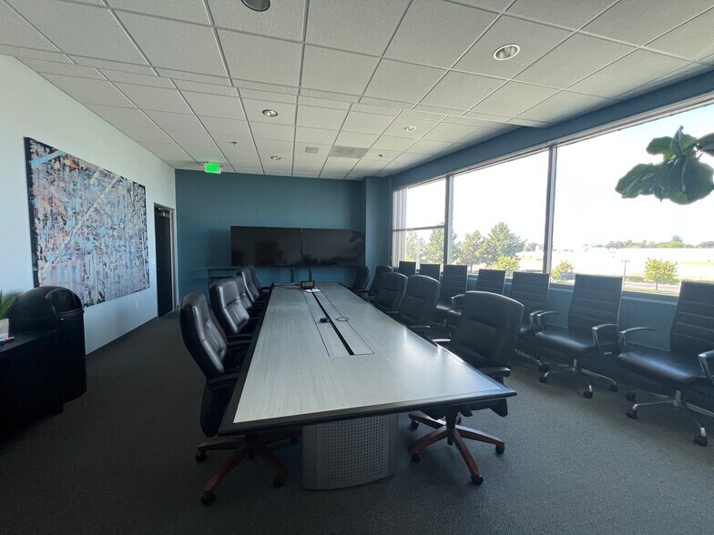 More Photos Of 7663 N San Fernando Rd, Burbank Warehouse For Lease