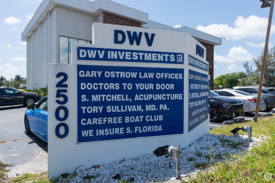 More Photos Of 2500 N Federal Hwy, Fort Lauderdale Office Residential For Lease