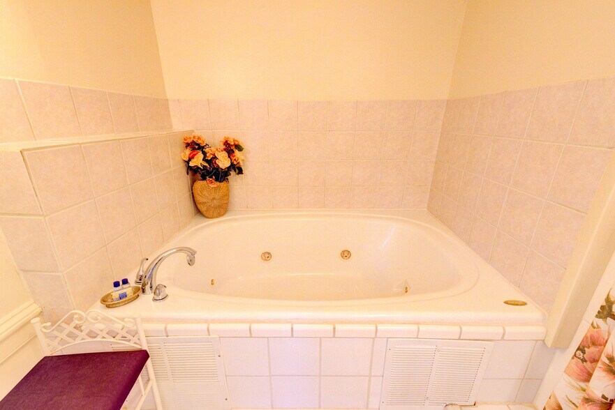 More Photos Of 4188 Nelson Rd, New Church Hotel For Sale