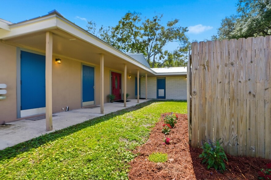 More Photos Of 8075 Lone Star Rd, Jacksonville Religious Facility For Sale