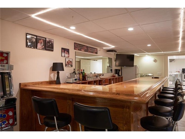 More Photos Of 69 Newbury St, Portland Storefront Retail Residential For Sale