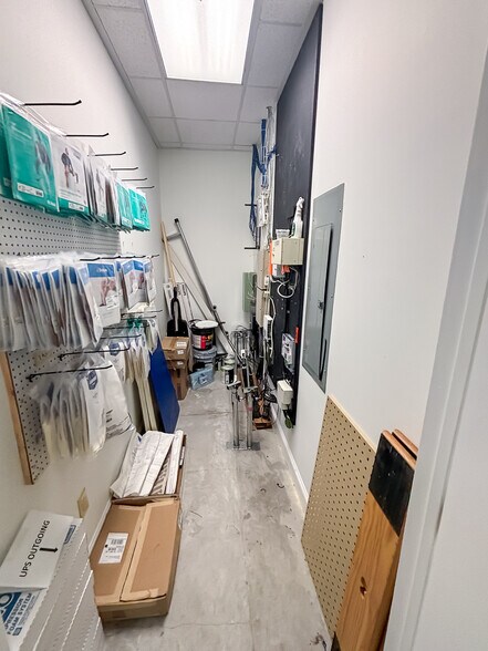 More Photos Of 1321 Ashley River Rd, Charleston Office For Lease