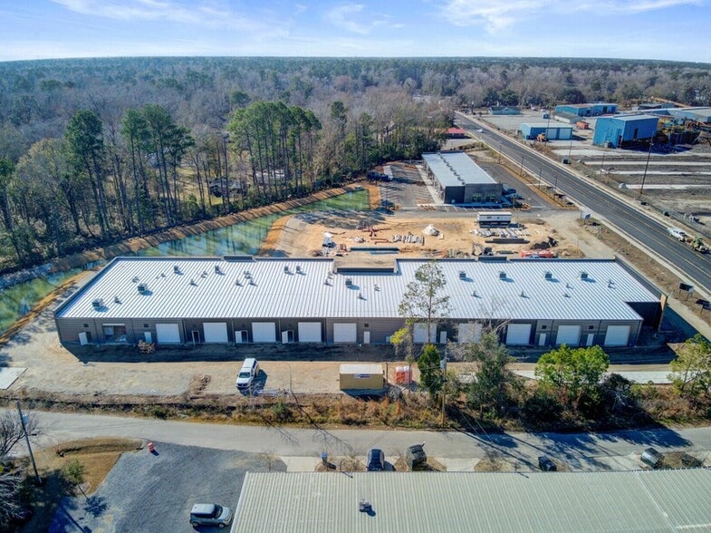 More Photos Of 313 N Maple St, Summerville Flex For Lease