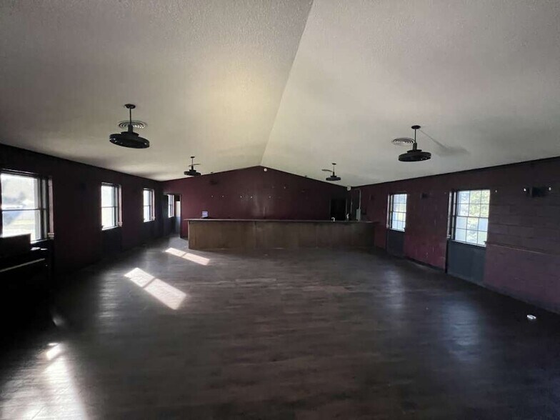 More Photos Of 1120 E Sen Carlos Truan Blvd, Kingsville Restaurant For Sale