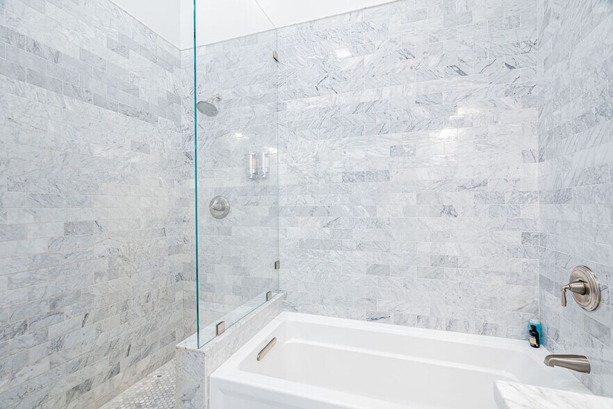 More Photos Of 1201 Baronne St, New Orleans Hotel For Sale