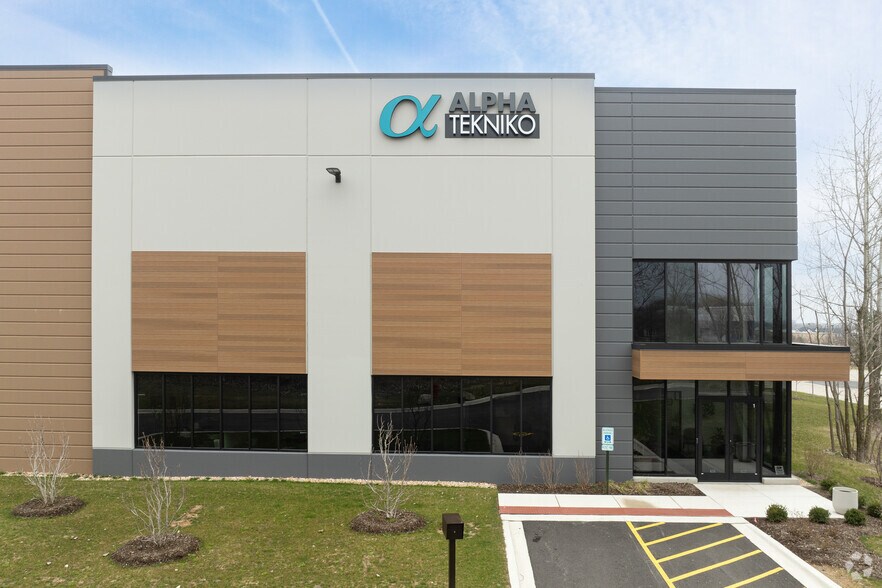 More Photos Of 1400 Rose Rd, Lake Zurich Manufacturing For Lease