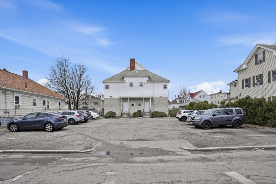 More Photos Of 122 Lowell Ave, Providence Apartments For Sale