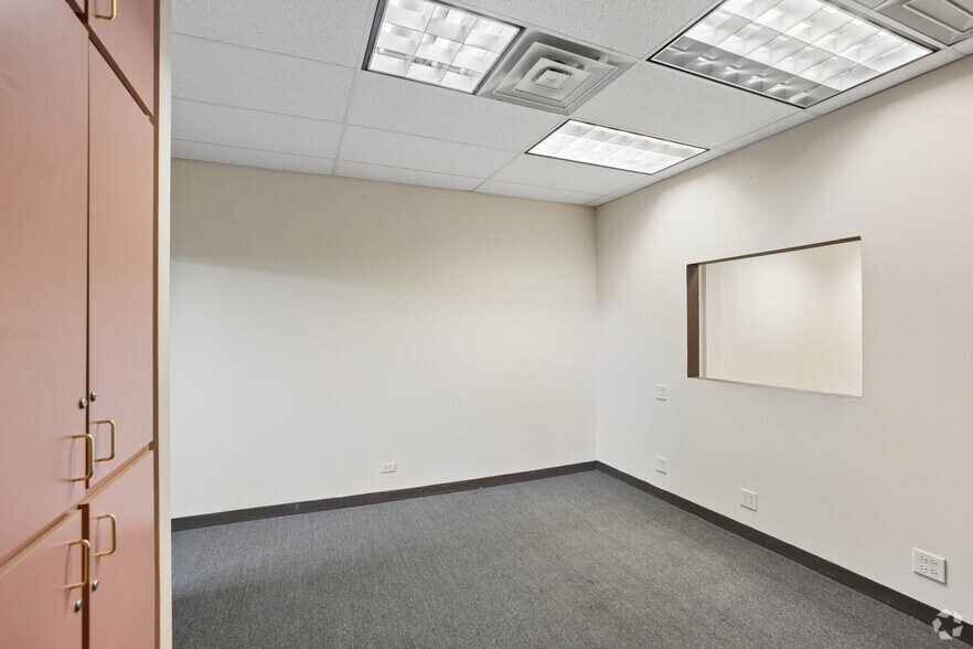 More Photos Of 4425 W 63rd St, Chicago Office For Lease