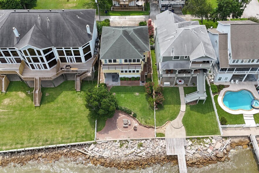 More Photos Of 804 Bay Ave, Kemah Specialty For Sale