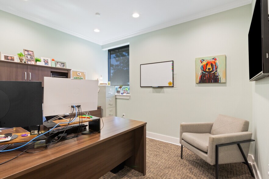 More Photos Of 1927 Columbus Ave, Waco Office For Sale