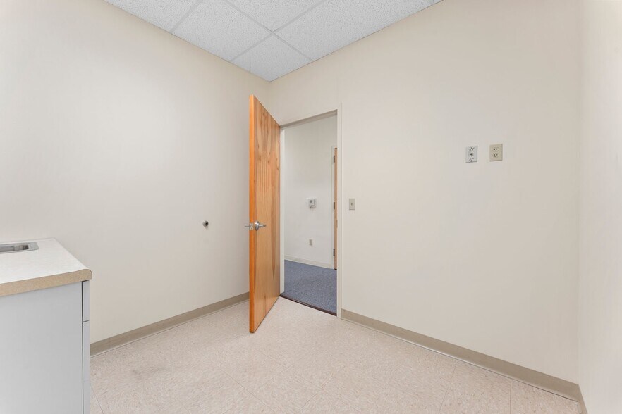 More Photos Of 17 Elm Ave, Hackensack Rehabilitation Center For Lease