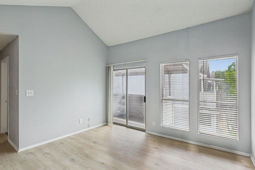 More Photos Of 4610 N Armenia Ave, Tampa Apartments For Sale