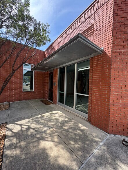 More Photos Of 2702 N Loop 1604 E, San Antonio Office For Lease