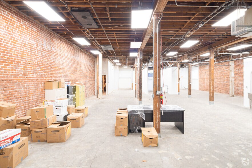 More Photos Of 2614 Crenshaw Blvd, Los Angeles Loft Creative Space For Lease