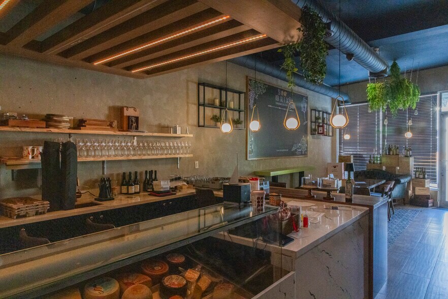 More Photos Of 2605-2617 N Miami Ave, Miami Freestanding For Lease