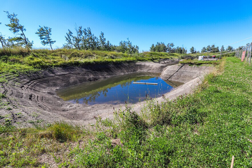 More Photos Of 705068 82 -1, Wembley General Retail For Sale