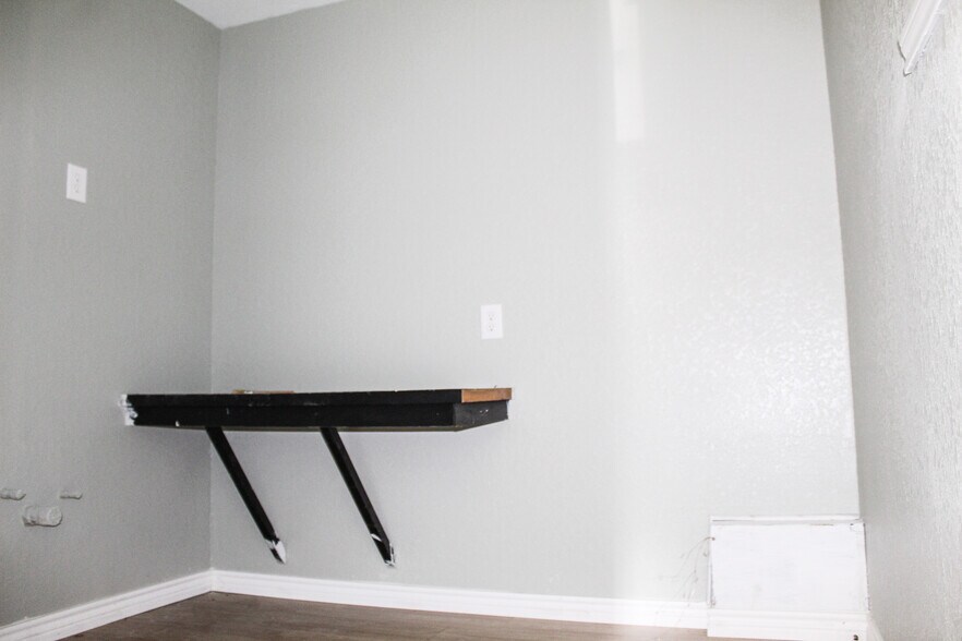 More Photos Of 620 Brazosport Blvd N, Clute Flex For Lease