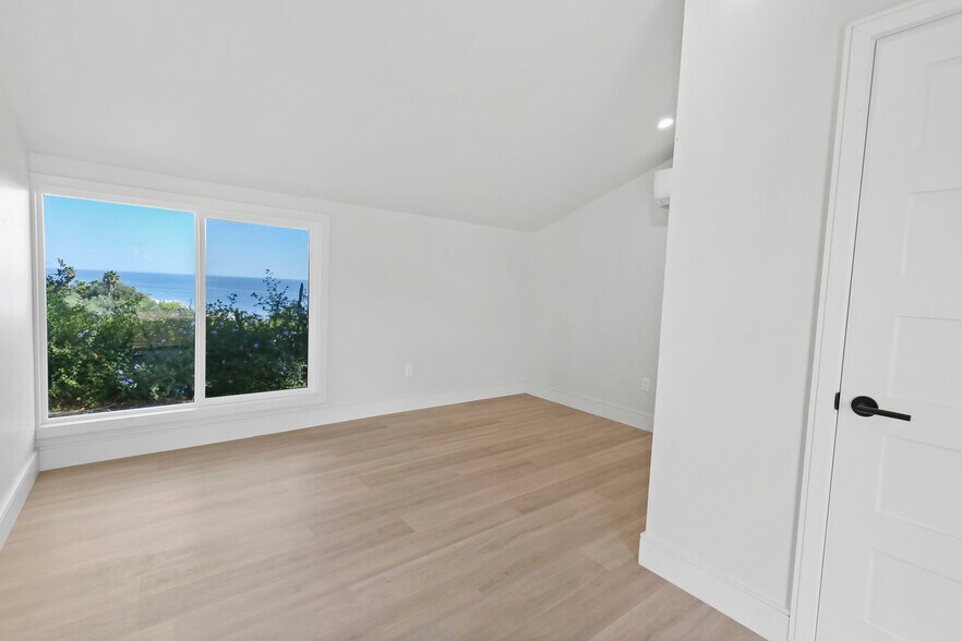 More Photos Of 27353 1/2 Pacific Coast Hwy, Malibu Apartments For Sale