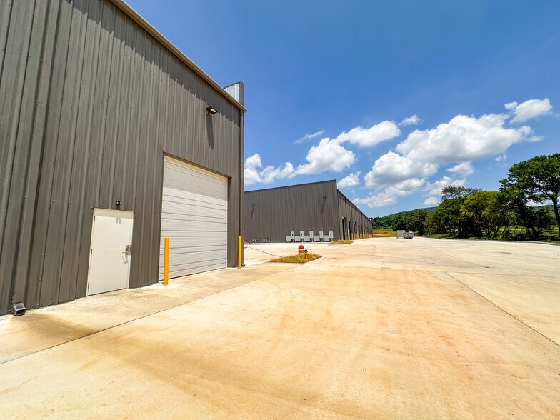 More Photos Of 2000 Bob Wade NW ln, Huntsville Industrial For Lease