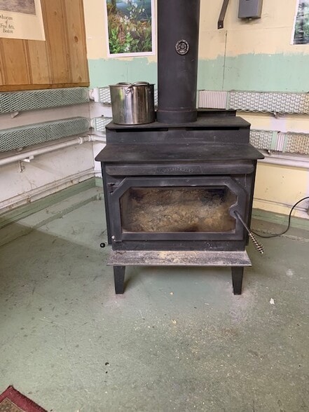 More Photos Of 1049 Tiogue Ave, Coventry Showroom For Lease