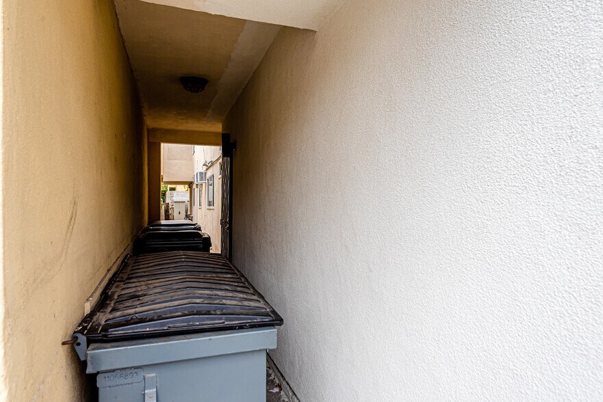 More Photos Of 553 N Flores St, Los Angeles Apartments For Sale